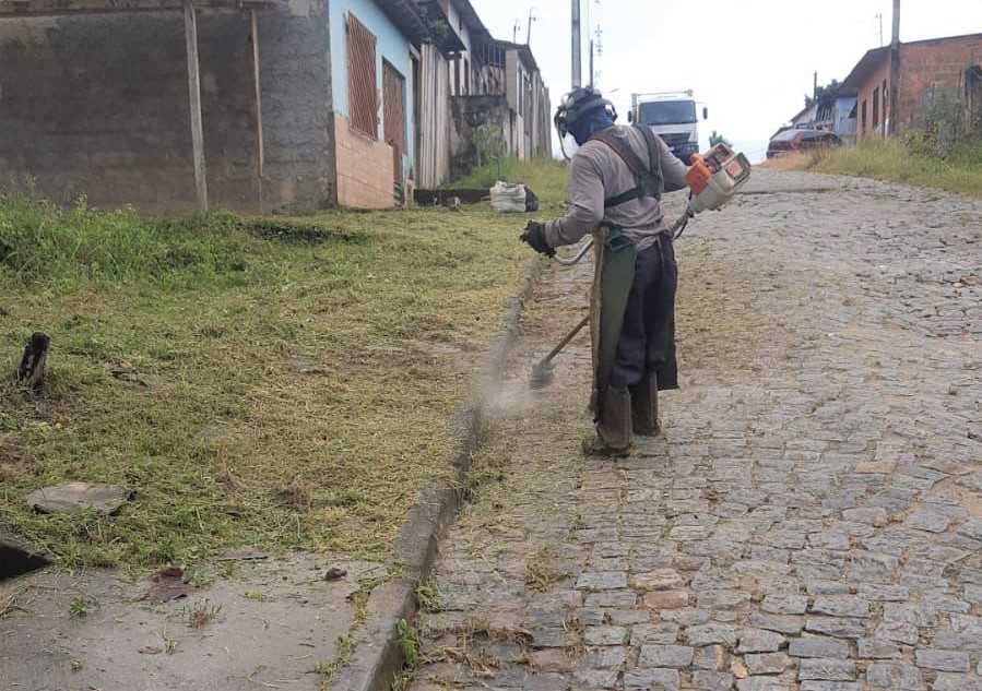 Camacã: Prefeitura realiza frente de trabalho para viabilizar recuperação de ruas